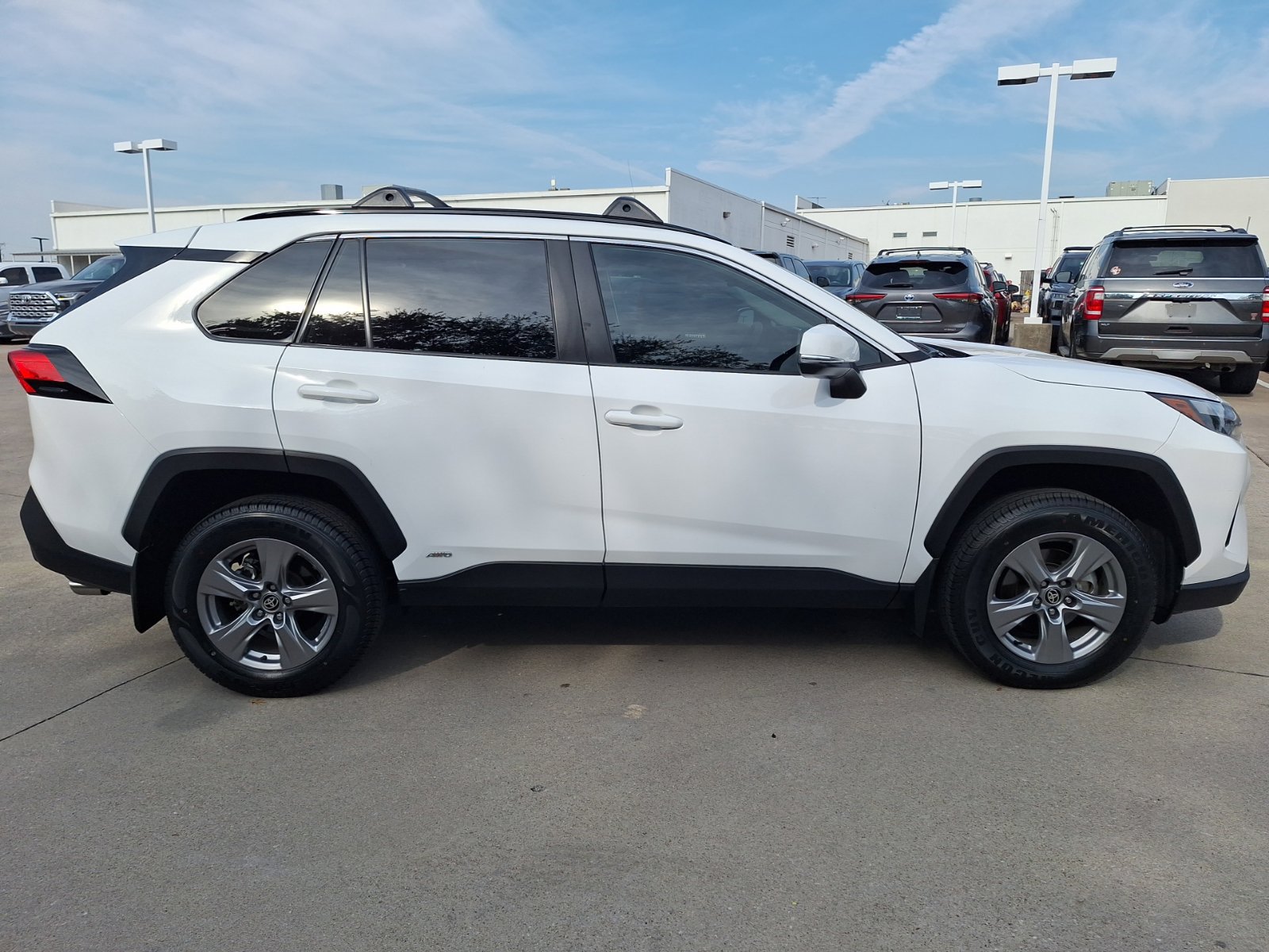 Used 2024 Toyota RAV4 XLE w/ Convenience Package AWD/4WD image 7