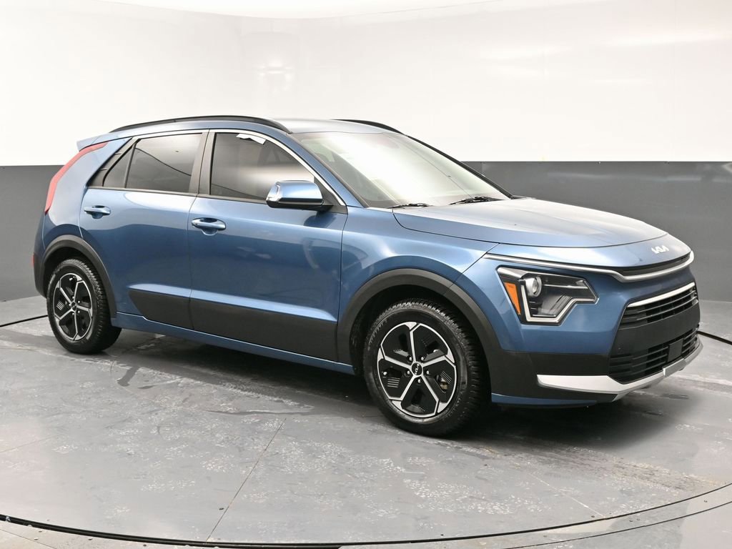 Used 2023 Kia Niro EX image 3