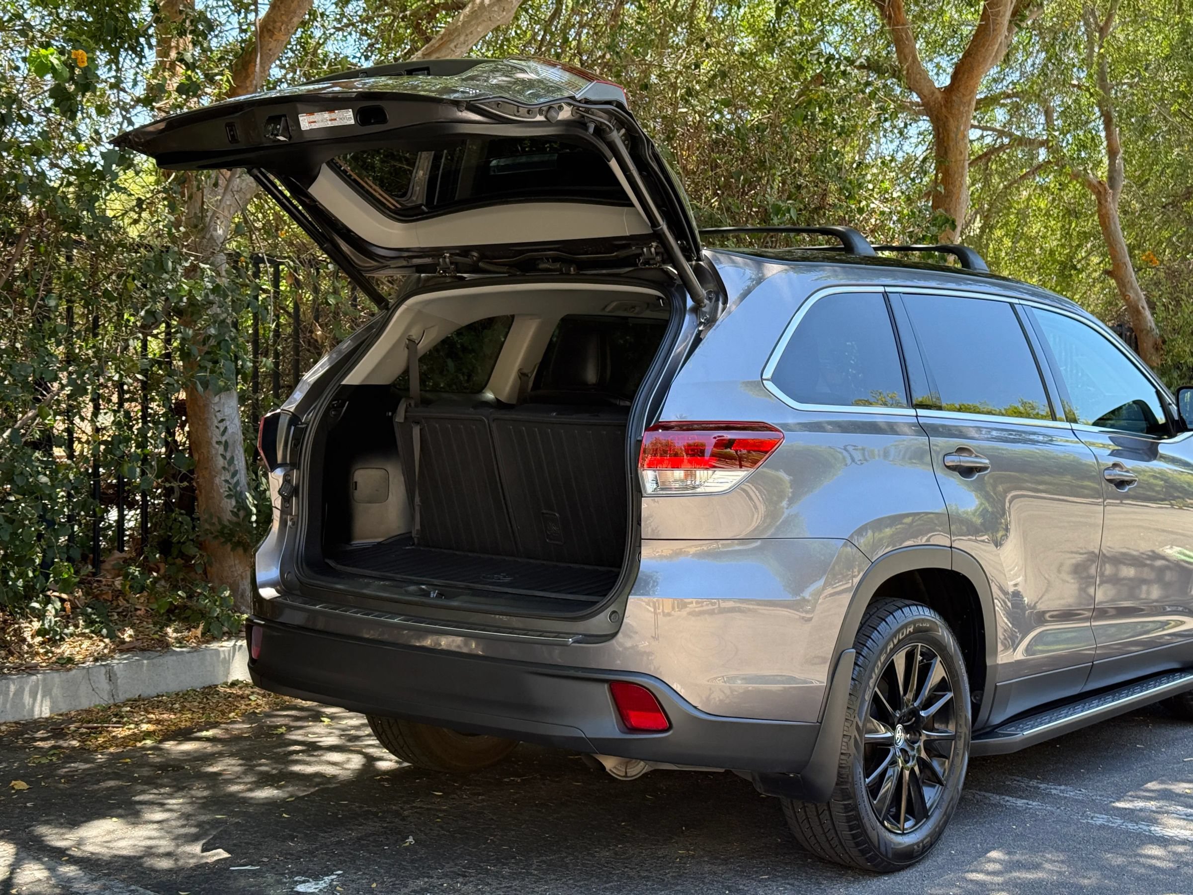 Used 2019 Toyota Highlander SE FWD image 40