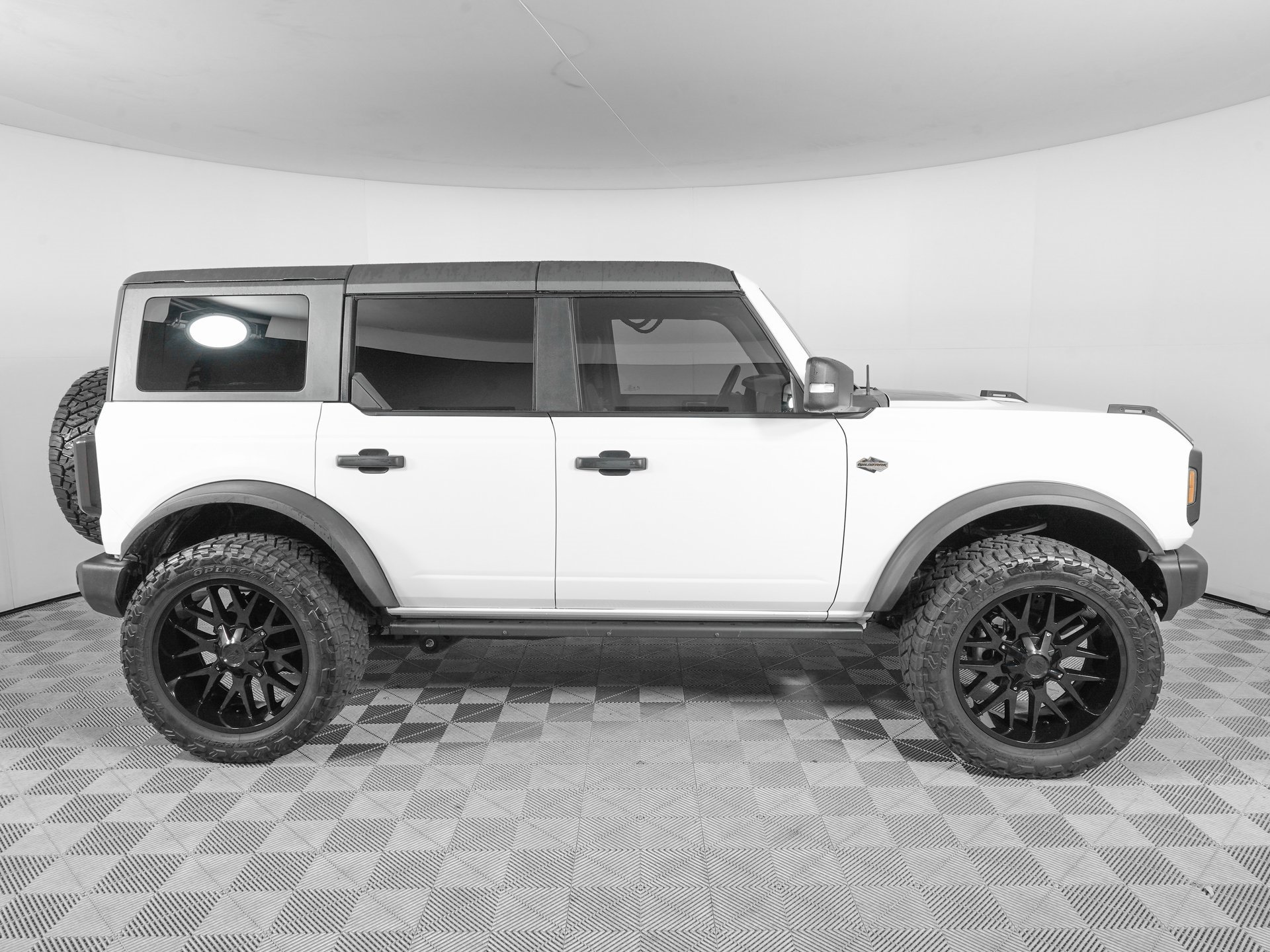 Used 2023 Ford Bronco Wildtrak image 4