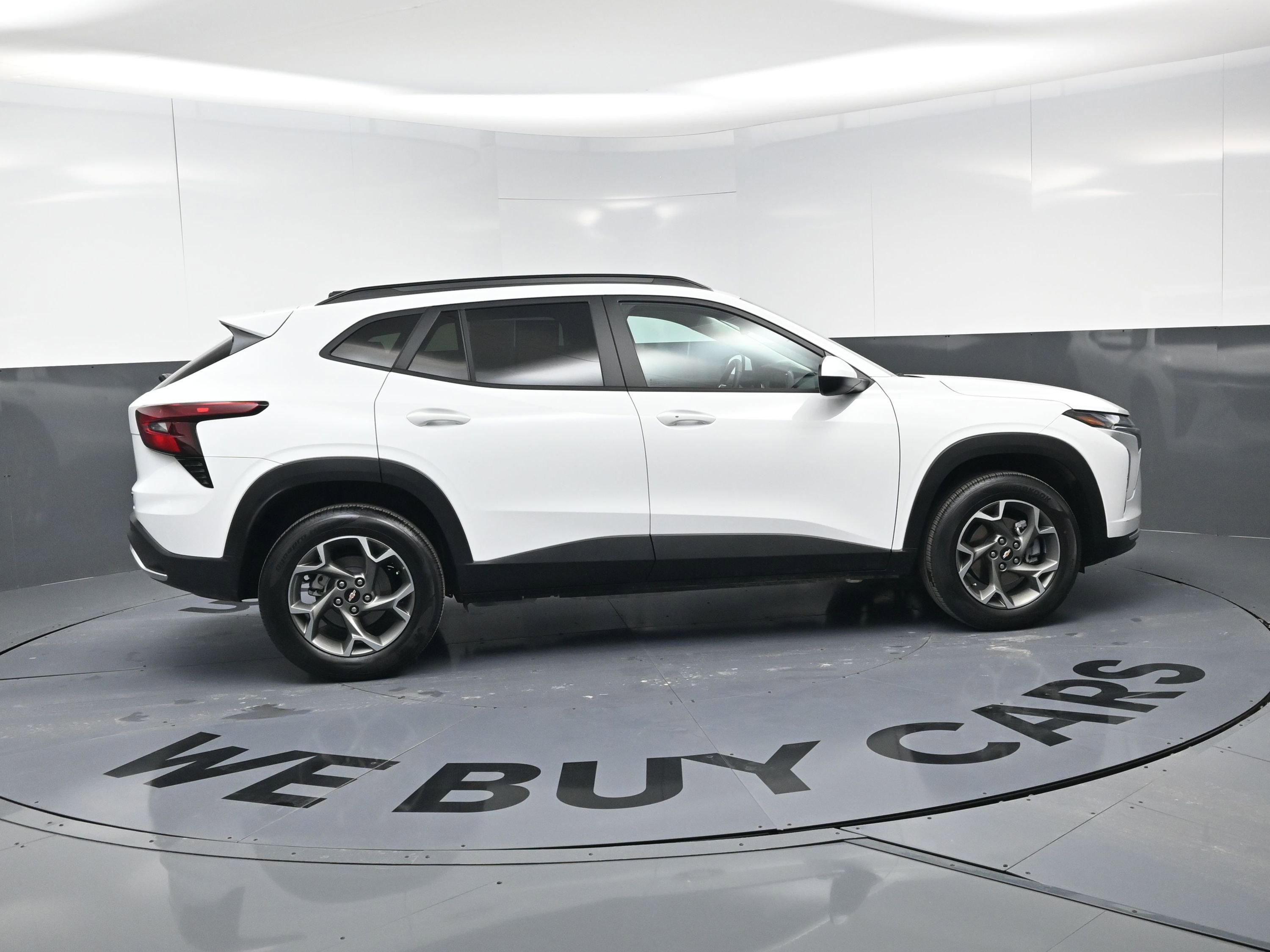 Used 2025 Chevrolet Trax LT w/ Driver Confidence Package image 10