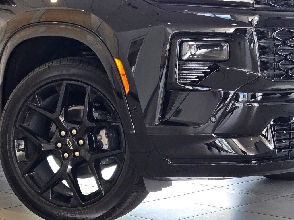 New 2026 Chevrolet Traverse RS w/ LPO, Floor Liner Package AWD/4WD image 2