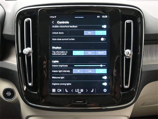 Used 2024 Volvo XC40 B5 Plus w/ Protection Package Premier image 18