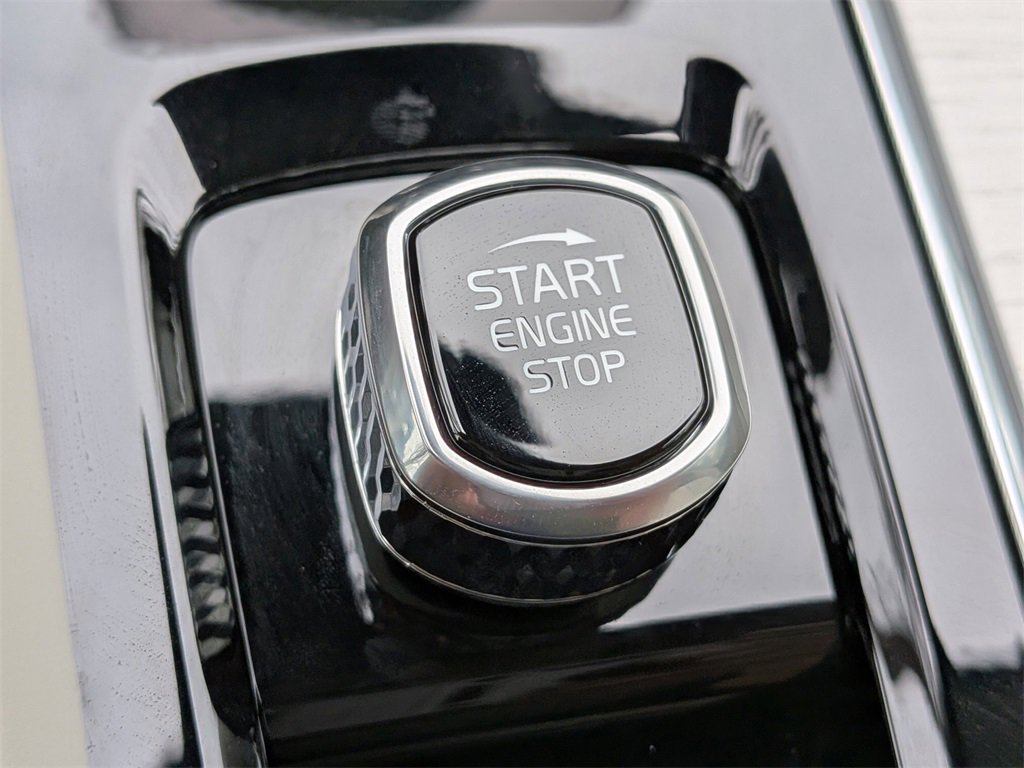 New 2026 Volvo XC60 T8 Ultra w/ Protection Package Premier image 31