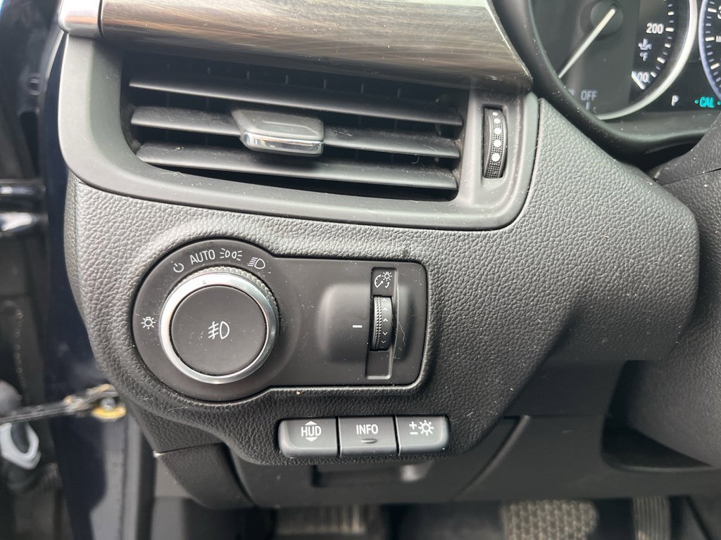 Used 2020 Buick Envision Premium w/ LPO, Interior Luxury Package image 12