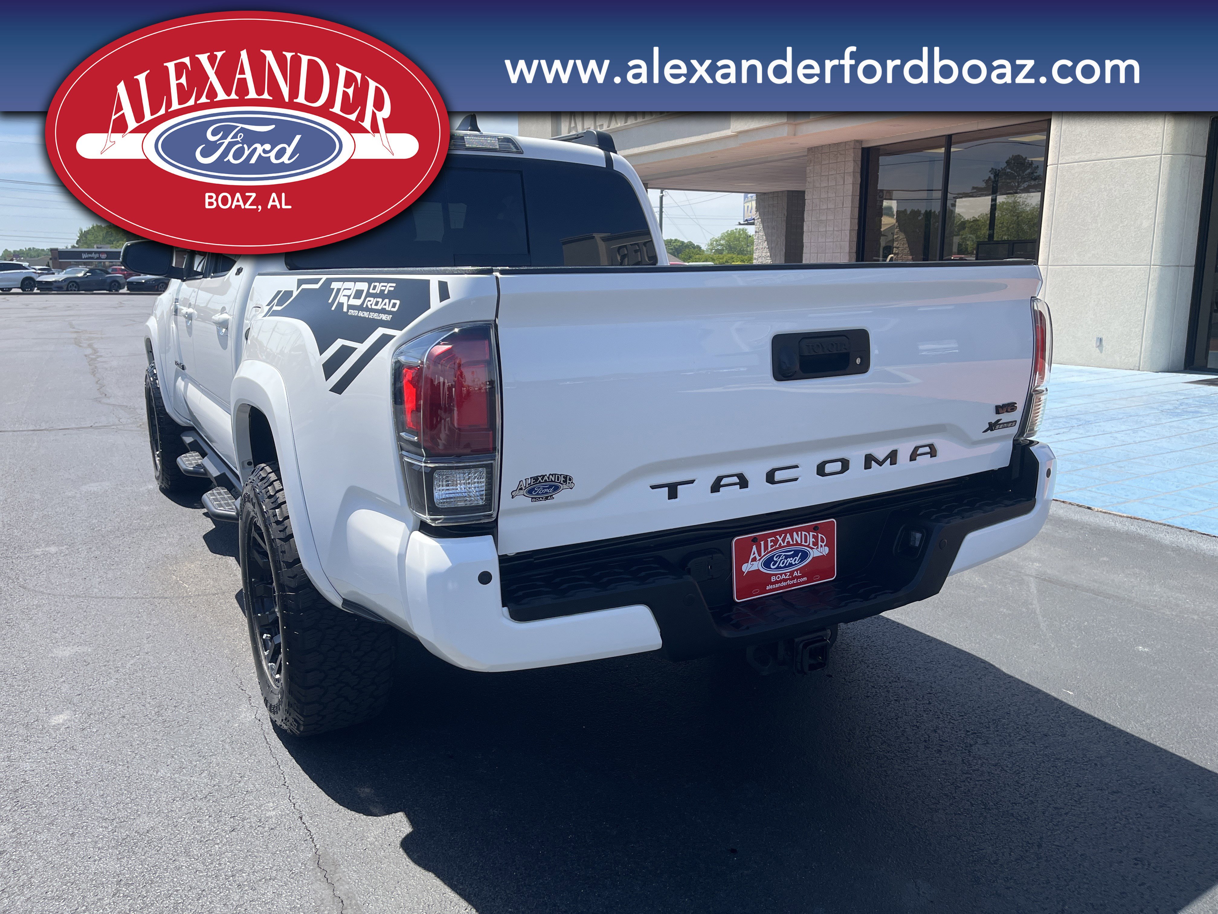 Used 2022 Toyota Tacoma TRD Sport w/ Technology Package RWD image 6