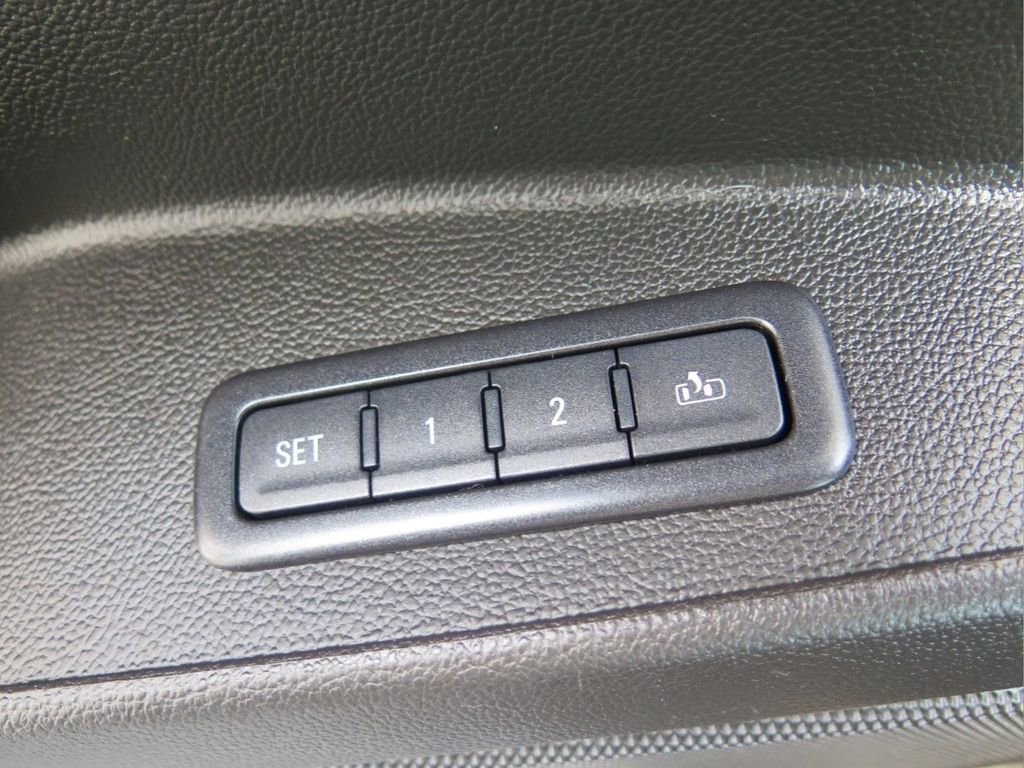 Used 2018 Chevrolet Tahoe LT RWD image 11