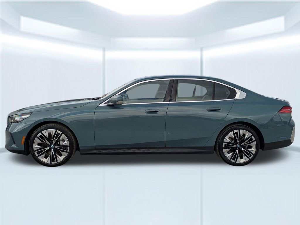 Used 2024 BMW 530i 530i w/ Premium Package image 9