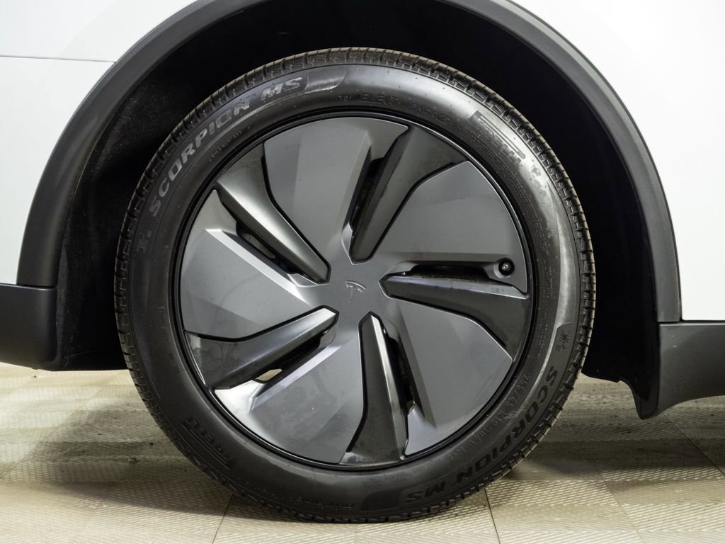 Used 2026 Tesla Model Y Long Range image 37