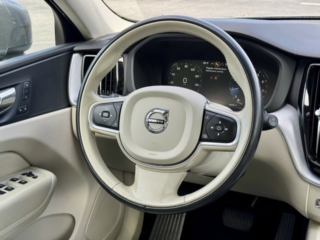 Used 2020 Volvo XC60 T5 Momentum w/ Protection Package Premier image 20