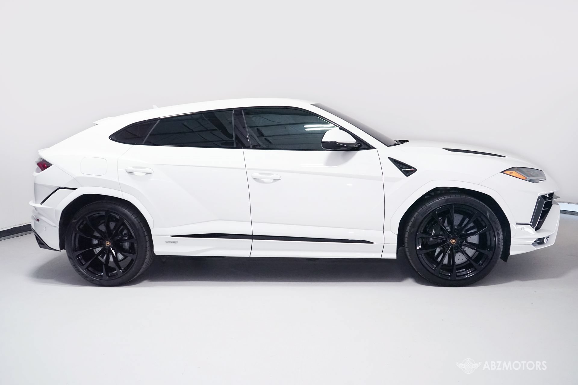 Used 2023 Lamborghini Urus S AWD/4WD image 3