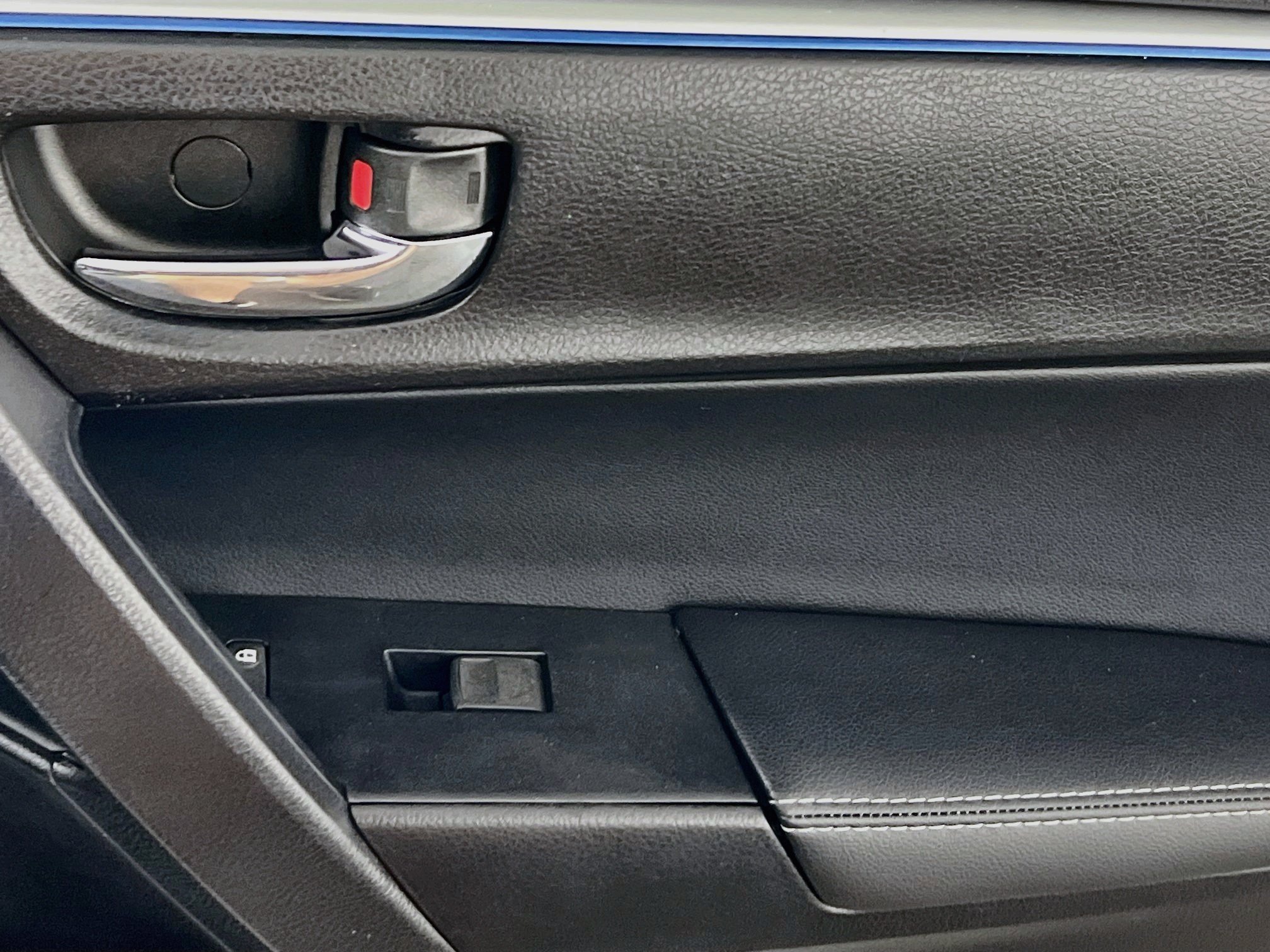 Used 2015 Toyota Corolla S FWD image 30