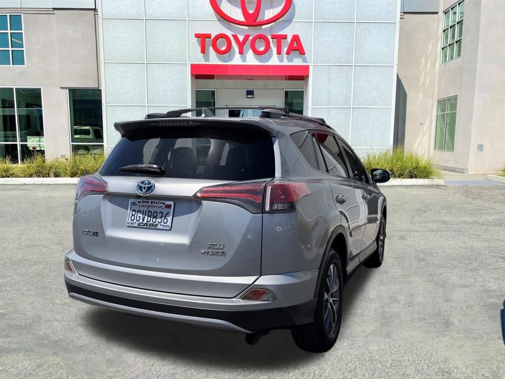 Used 2018 Toyota RAV4 XLE AWD/4WD image 7