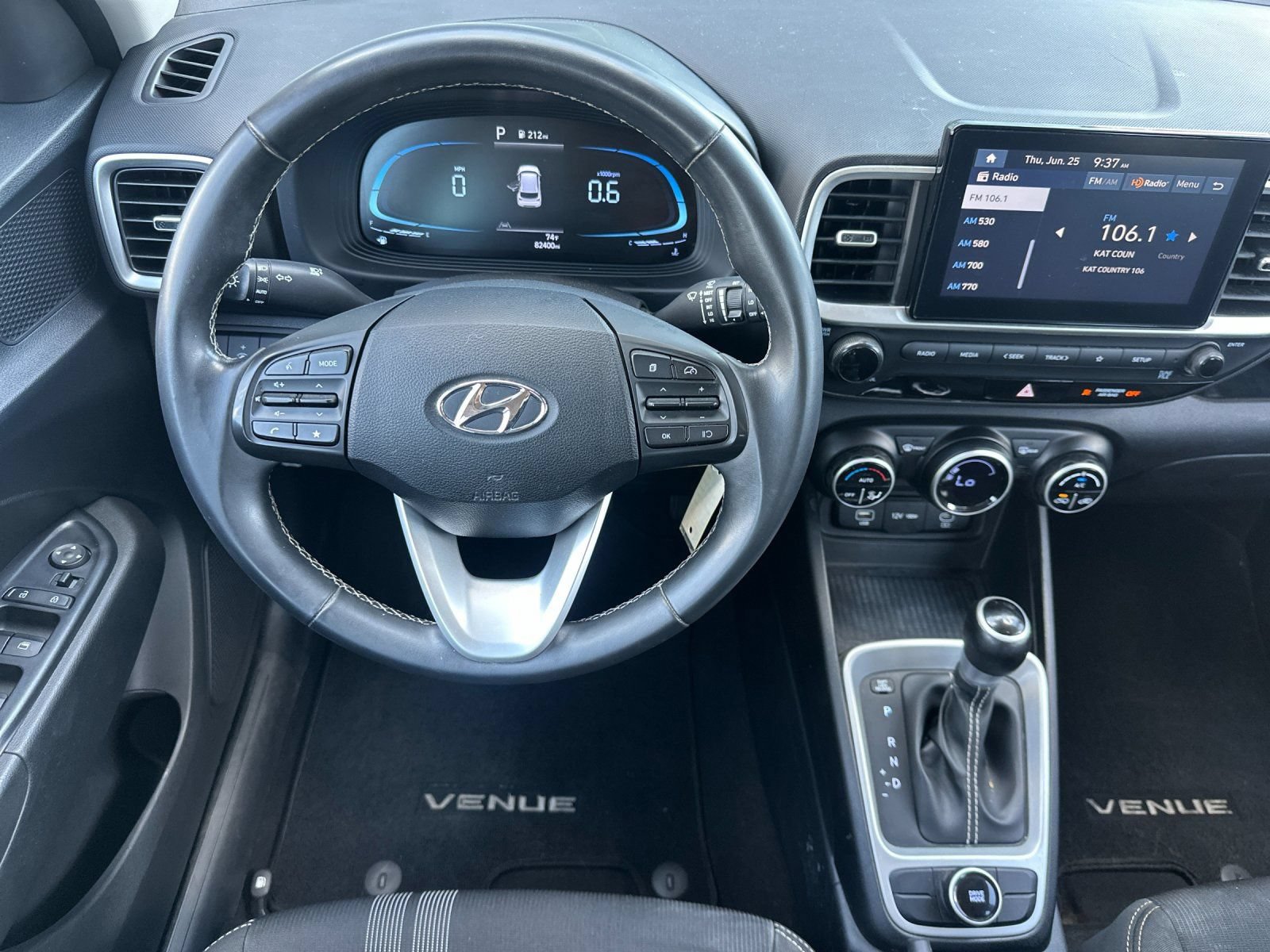 Used 2023 Hyundai Venue SEL FWD image 14