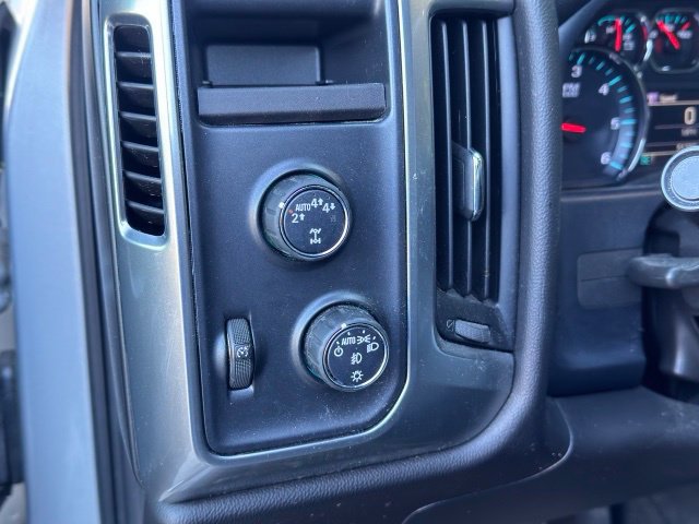 Used 2018 Chevrolet Silverado 1500 LT w/ LT Eassist Package AWD/4WD image 18