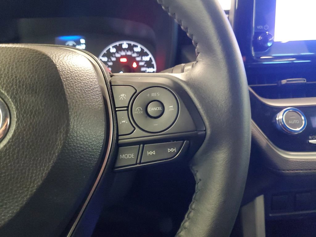 Used 2024 Toyota Corolla Cross LE image 21