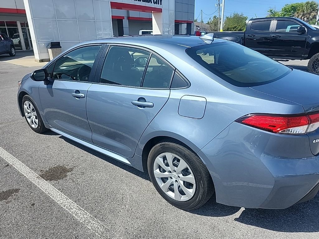 Used 2025 Toyota Corolla LE image 11