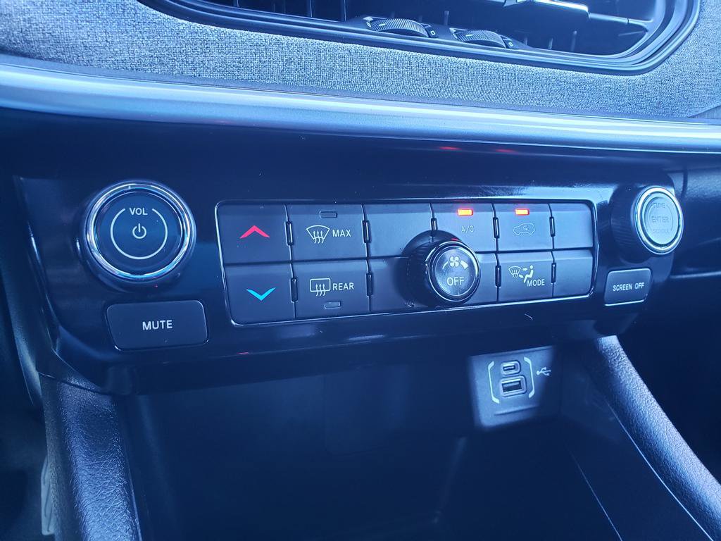 Used 2024 Jeep Compass Latitude AWD/4WD image 19