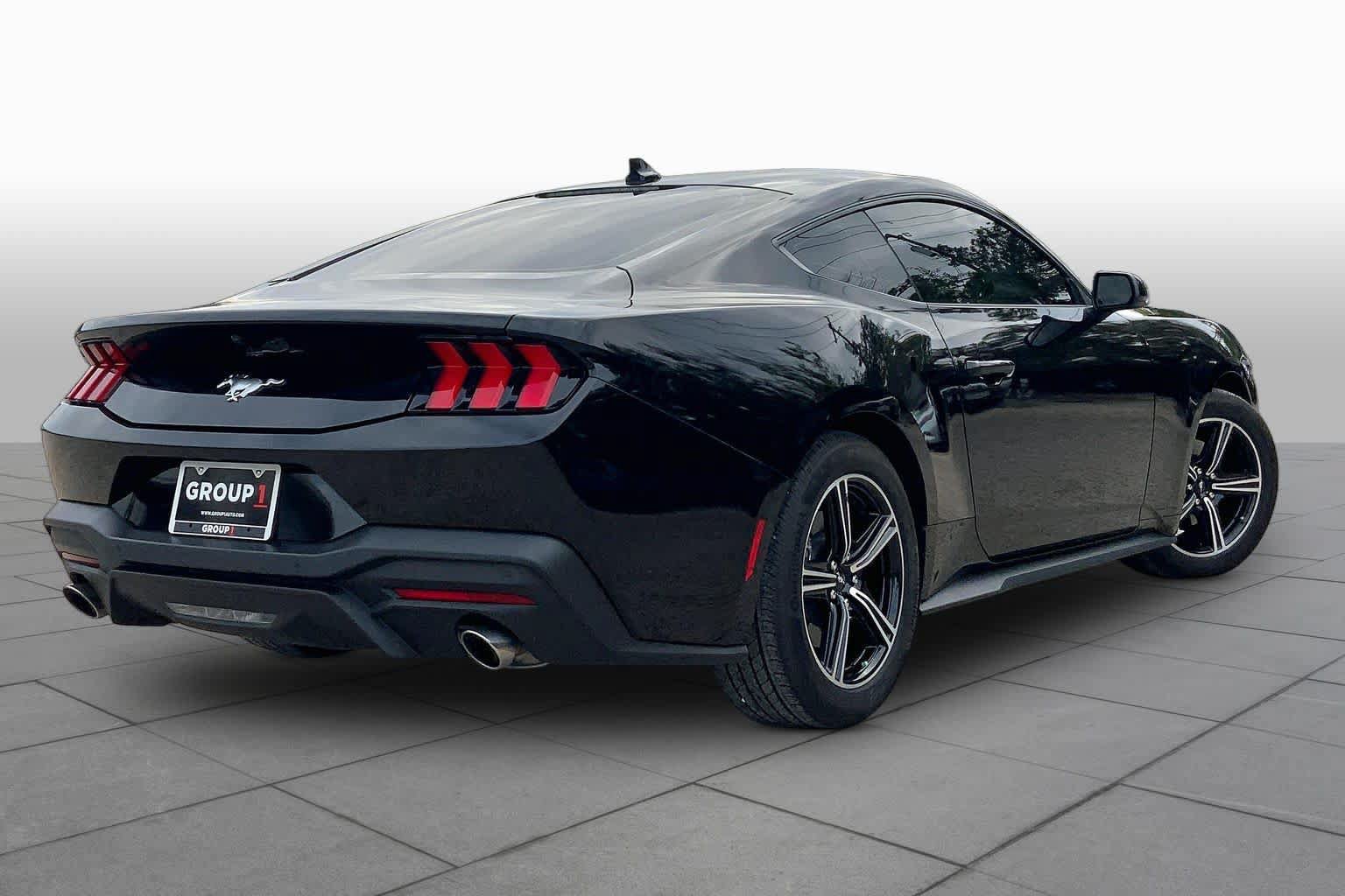 Used 2025 Ford Mustang Coupe RWD image 12