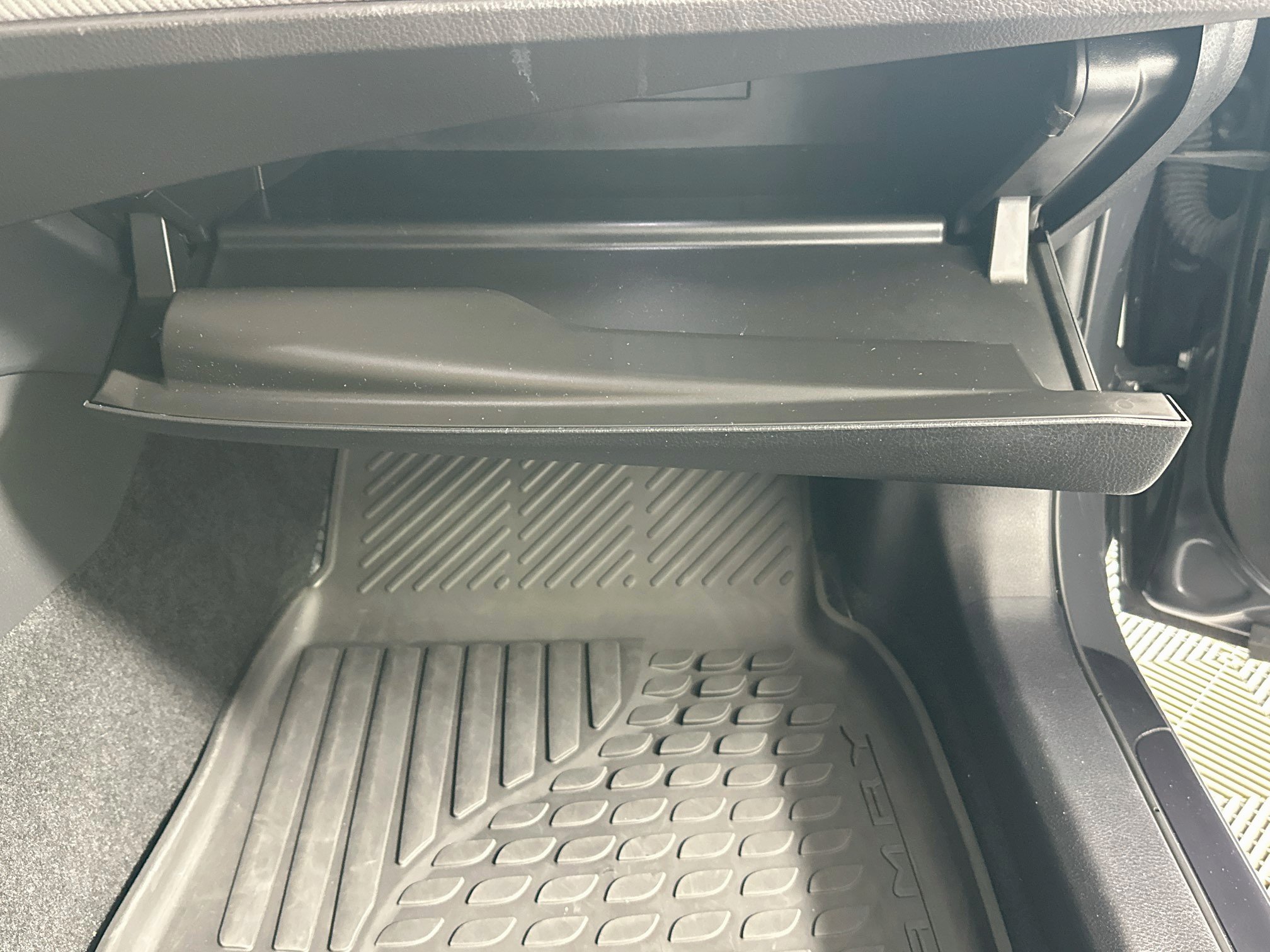 Used 2025 Toyota Camry SE FWD image 32