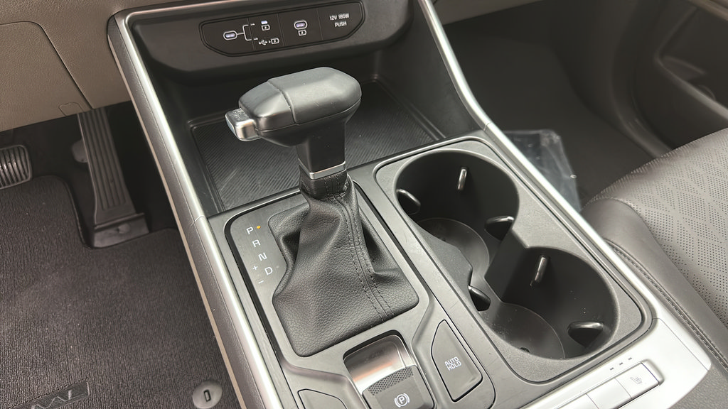 Used 2025 Kia Carnival FWD image 17