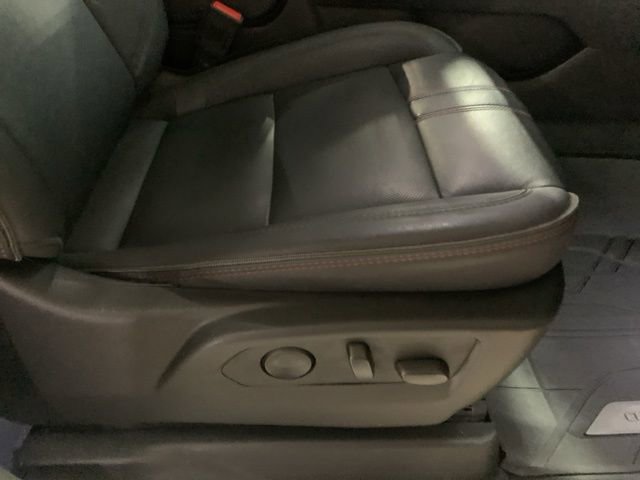 Used 2024 Chevrolet Suburban RST w/ Luxury Package AWD/4WD image 29