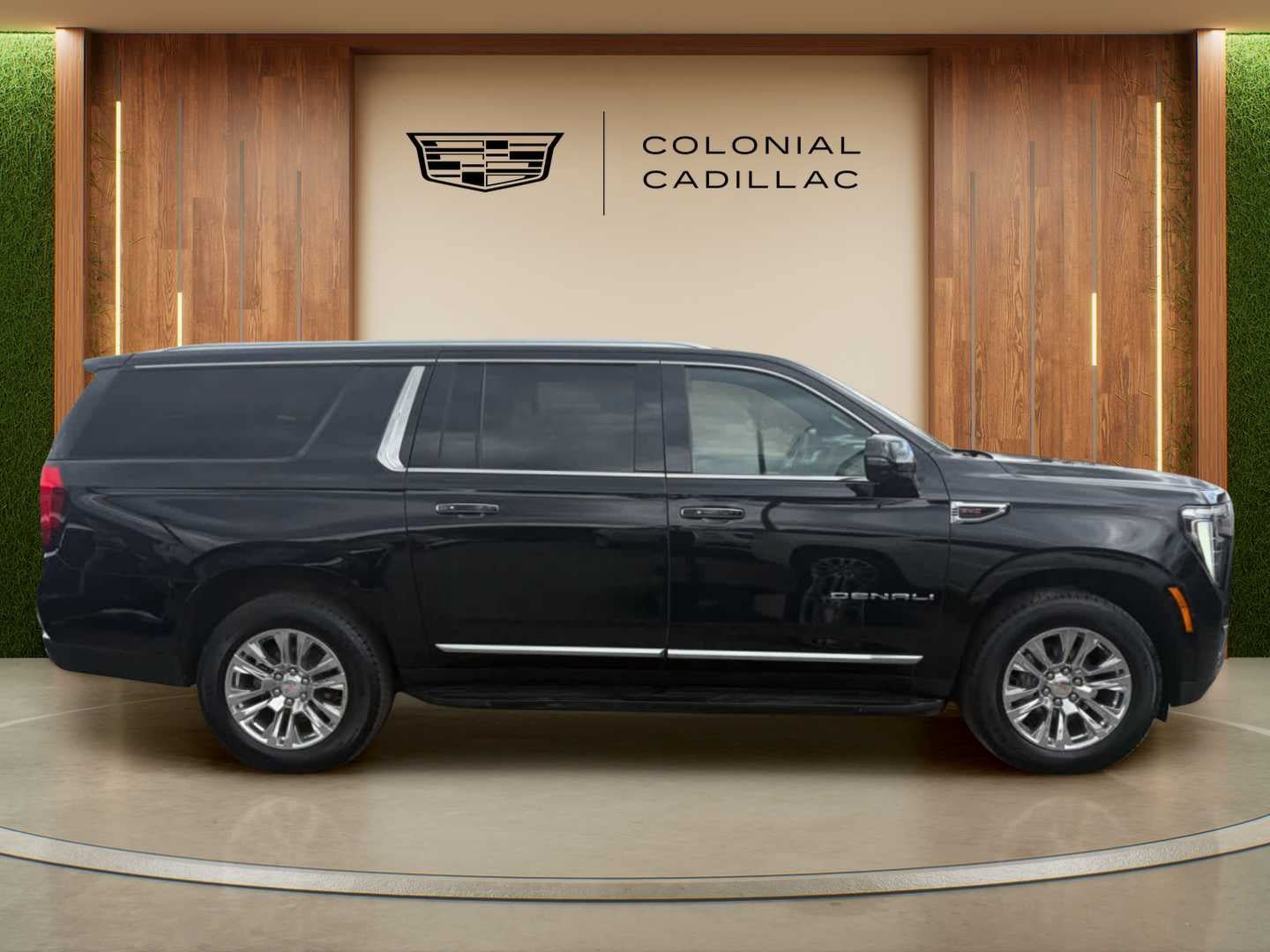 Used 2025 GMC Yukon XL Denali AWD/4WD image 8