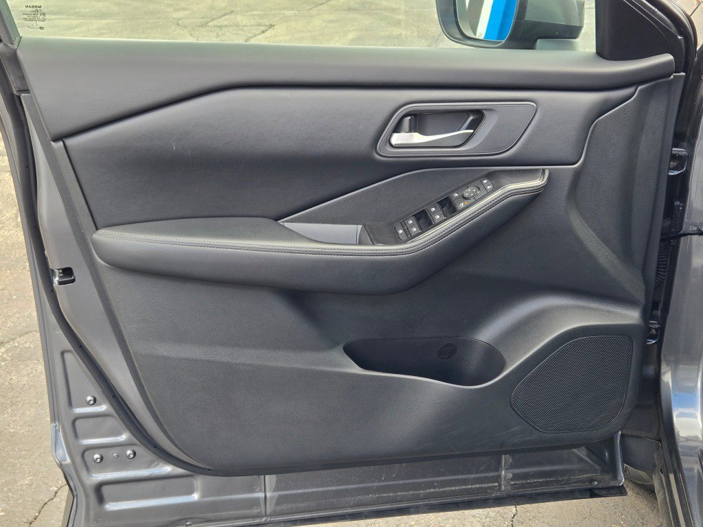 Used 2025 Nissan Rogue SV FWD image 20