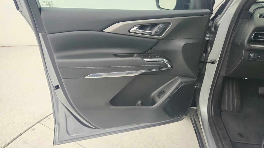 Certified 2025 Chevrolet Traverse LT w/ Driver Confidence Package image 25