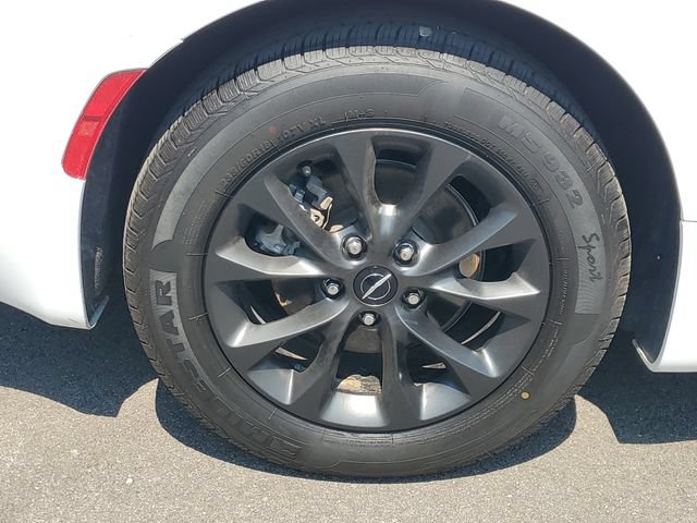 Used 2021 Chrysler Pacifica Touring-L w/ S Appearance Package FWD image 5