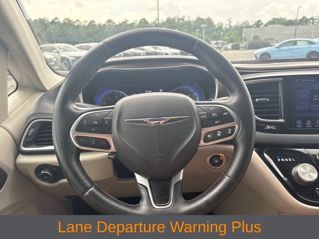 Used 2017 Chrysler Pacifica Touring-L Plus w/ Advanced Safetytec Group FWD image 14