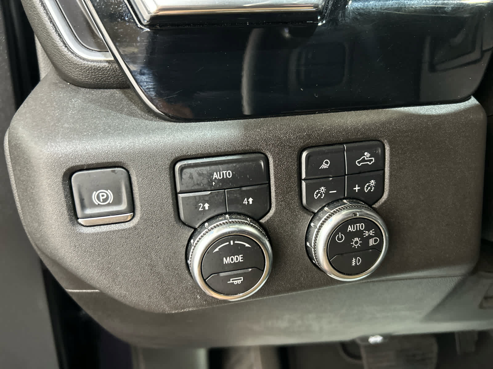Used 2025 GMC Sierra 1500 SLT AWD/4WD image 9