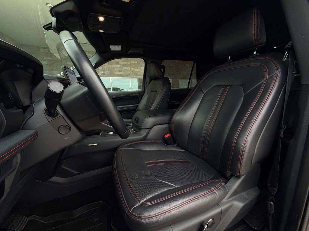 Used 2022 Ford Expedition Limited AWD/4WD image 5