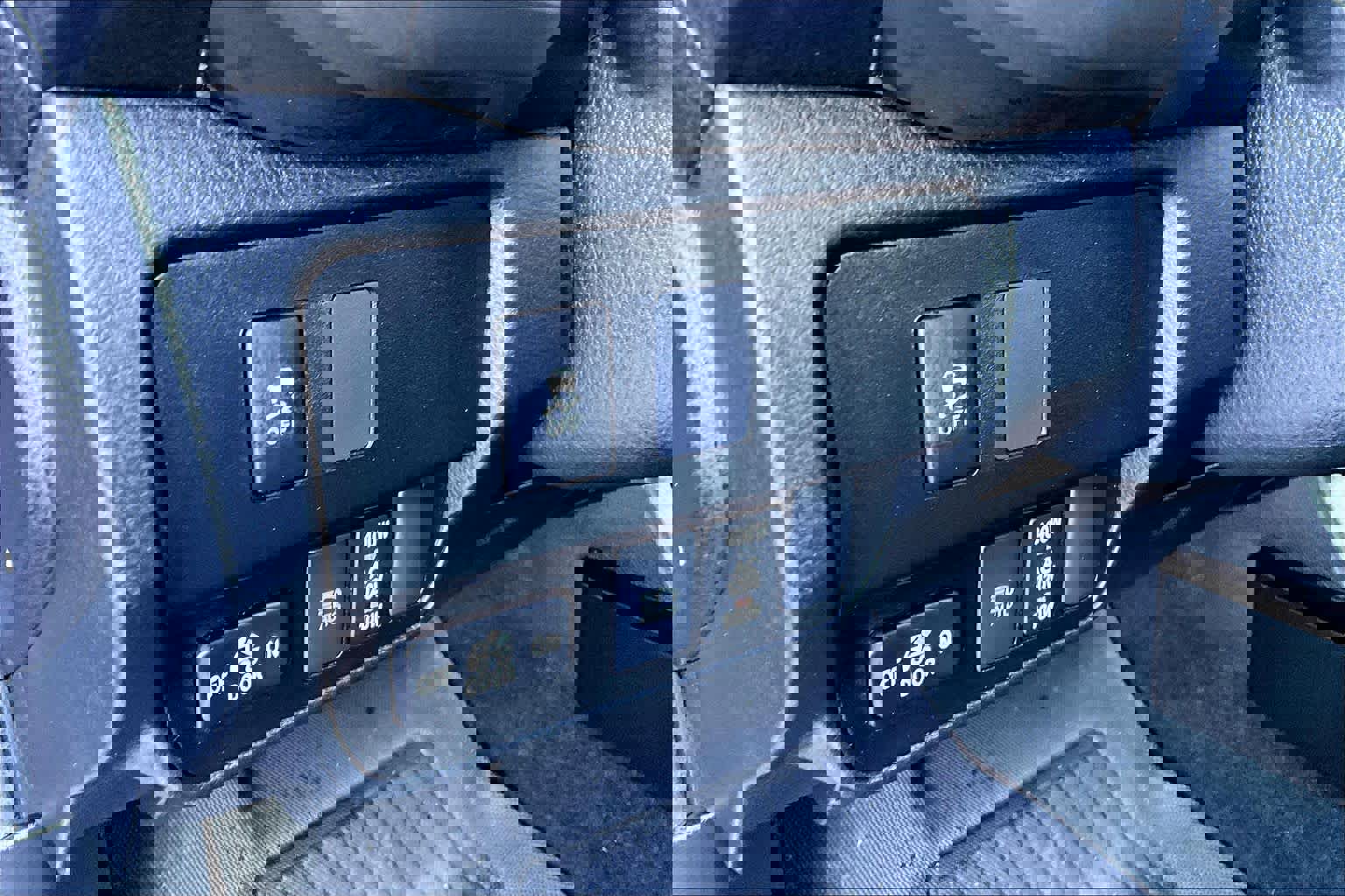 Used 2023 Toyota Tacoma TRD Off-Road image 32