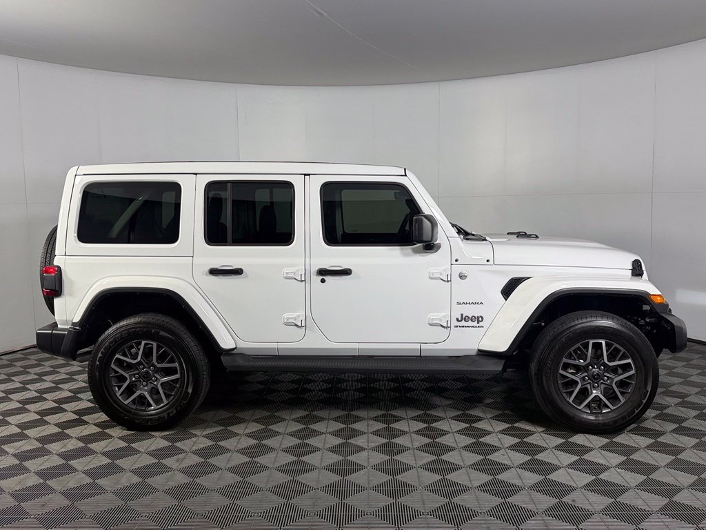 Used 2024 Jeep Wrangler Unlimited Sahara w/ Technology Group AWD/4WD image 5