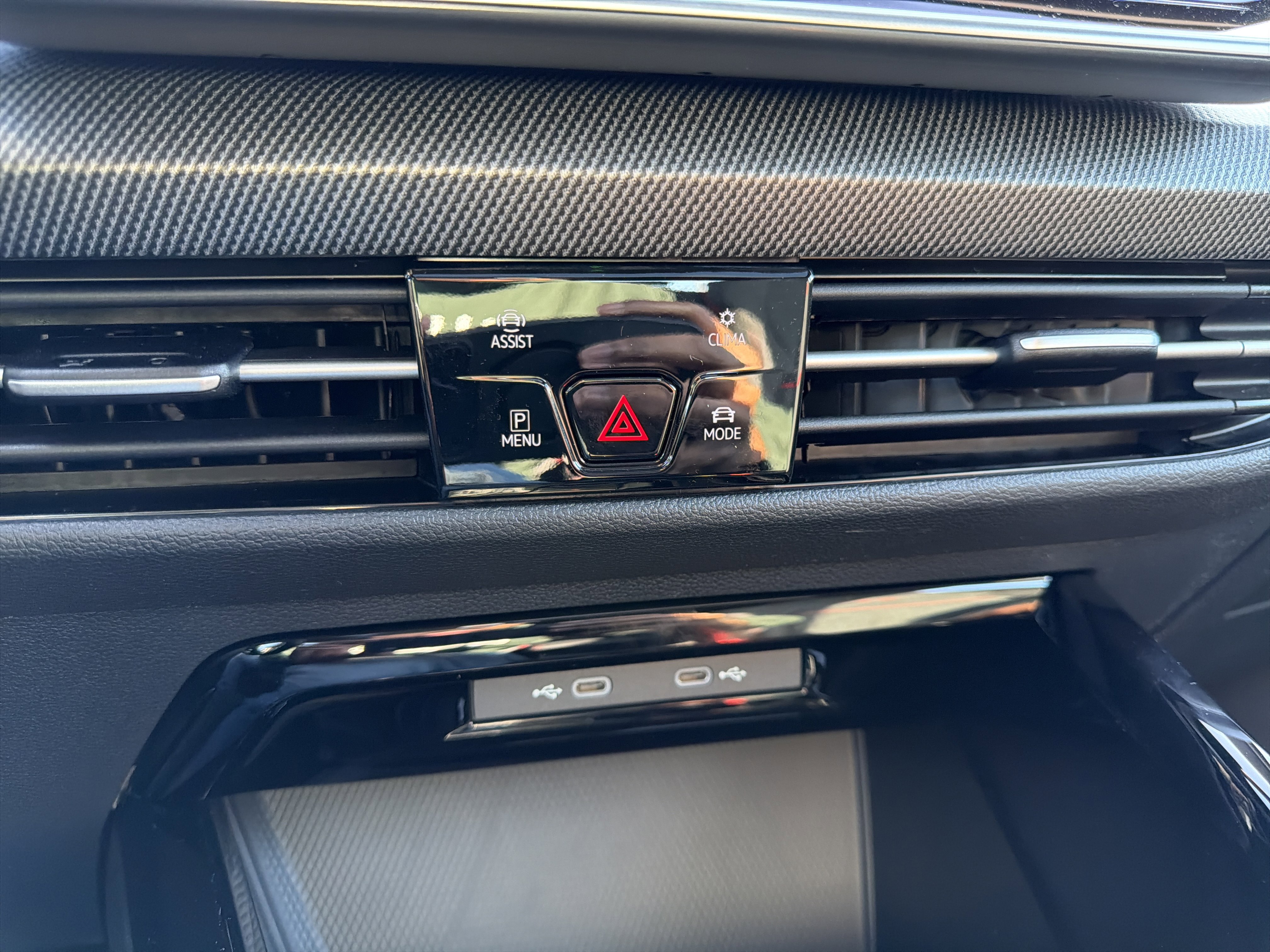 New 2026 Volkswagen GTI SE FWD image 23