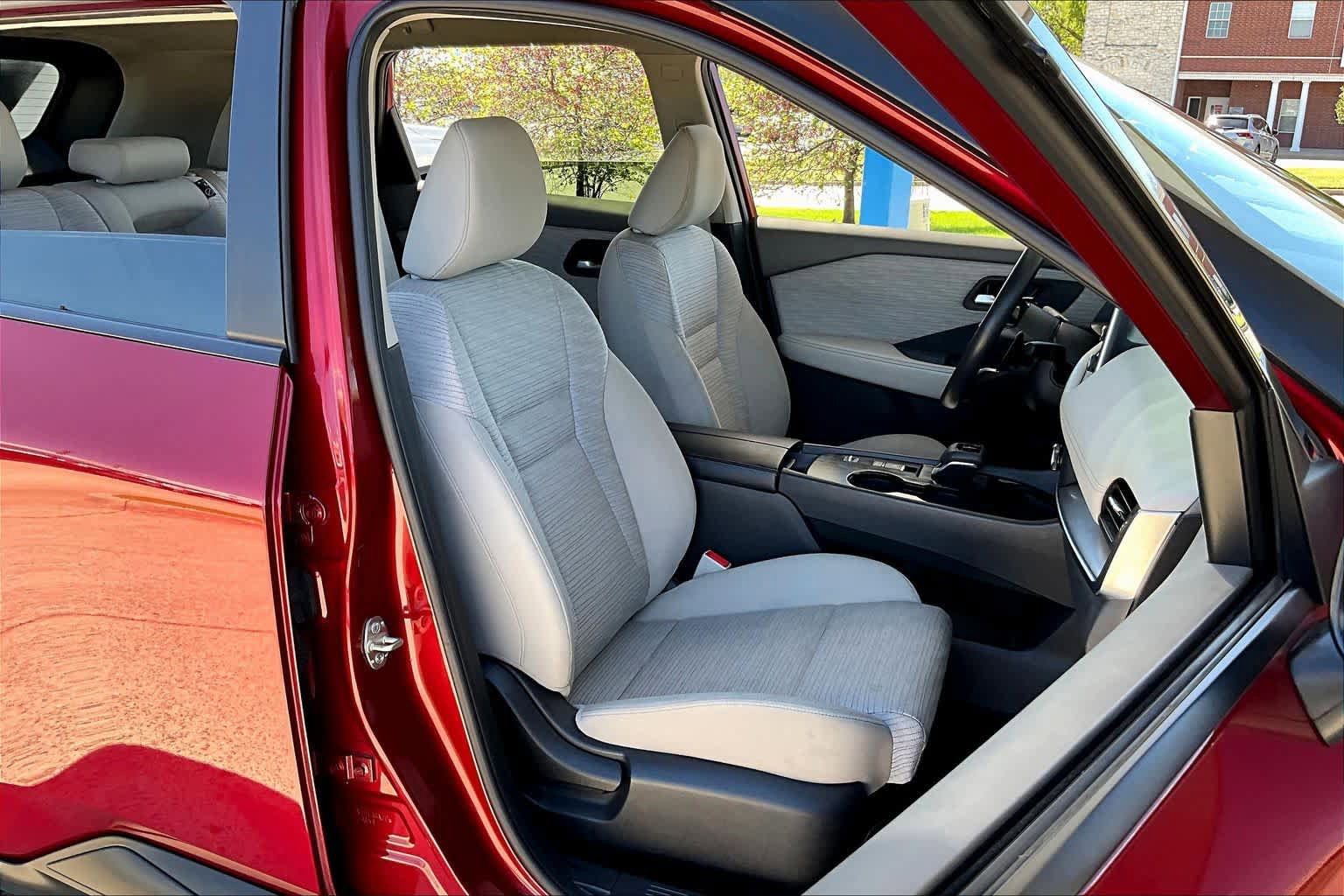 Used 2023 Nissan Rogue SV FWD image 9