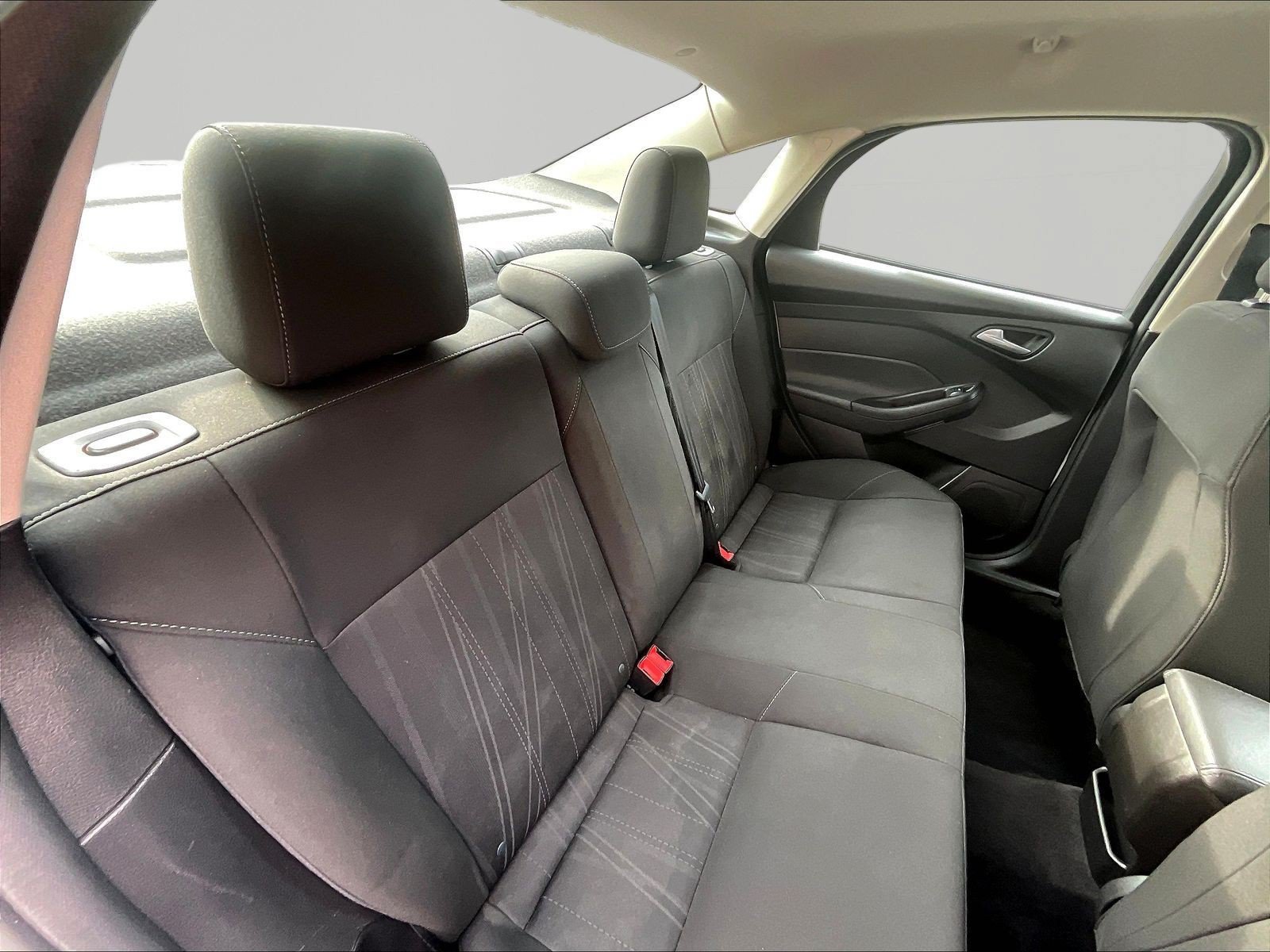 Used 2018 Ford Focus SE w/ Interior Protection Package FWD image 24