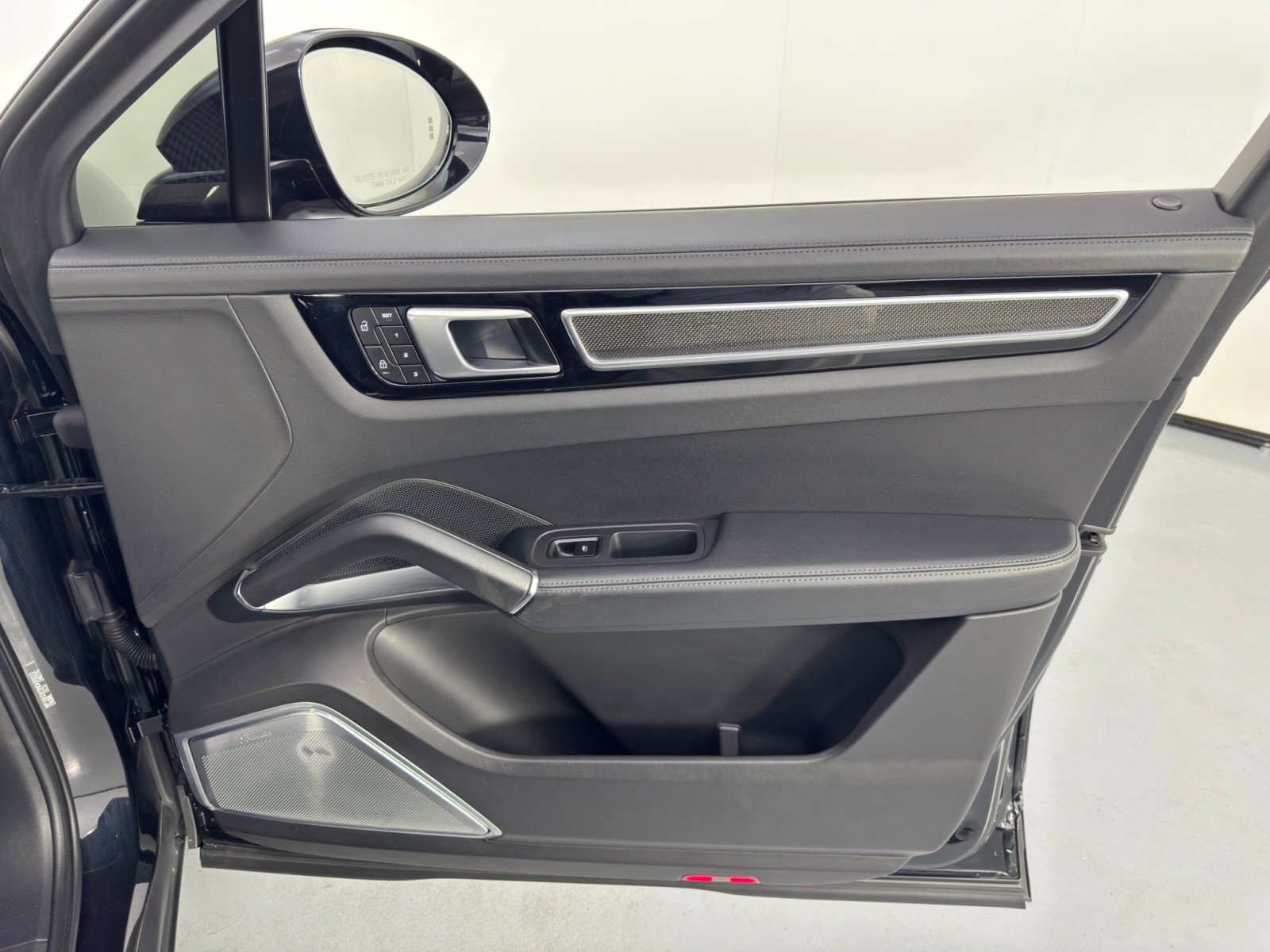 Used 2022 Porsche Cayenne Turbo S image 48