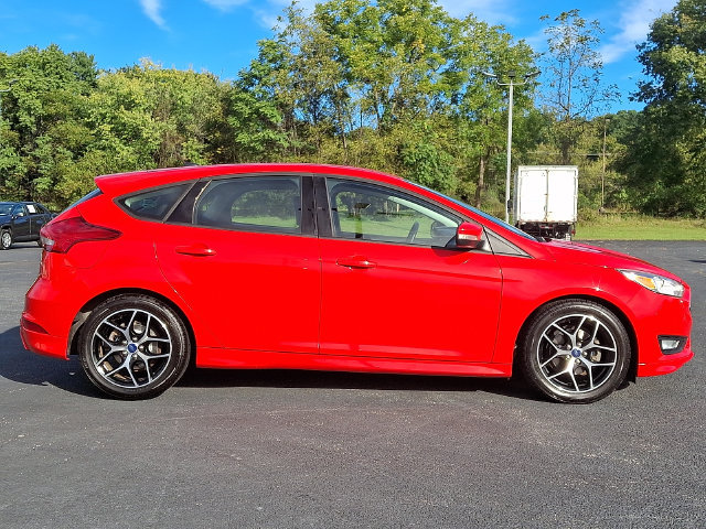 Used 2016 Ford Focus SE w/ SE Sport Package FWD image 10