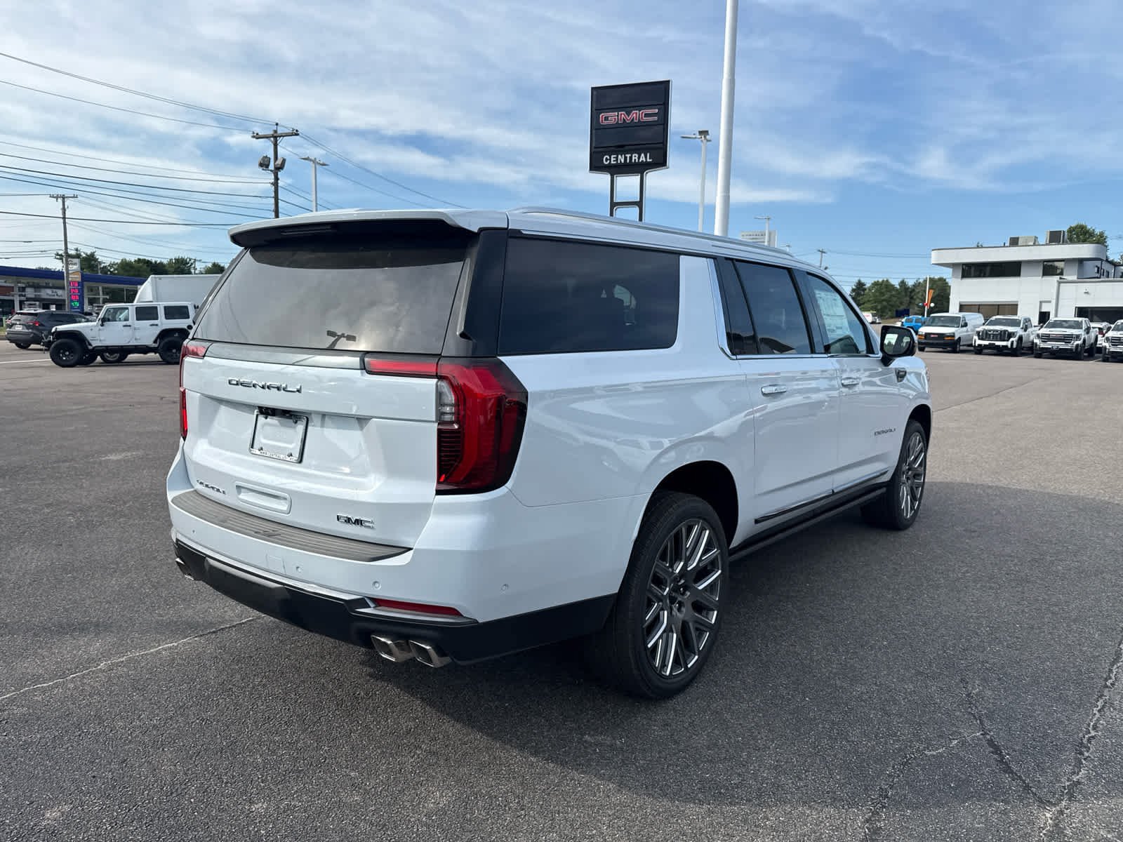 New 2026 GMC Yukon XL Denali Ultimate AWD/4WD image 5