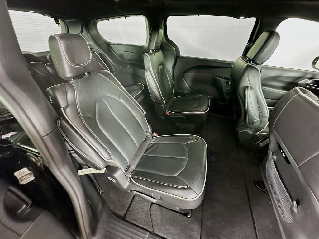 Certified 2025 Chrysler Pacifica Limited image 37