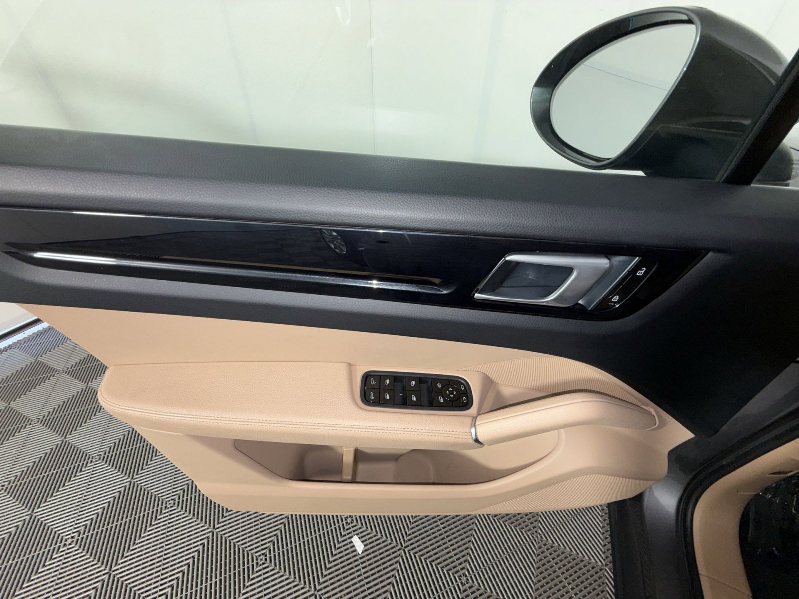 Used 2020 Porsche Cayenne AWD/4WD image 15