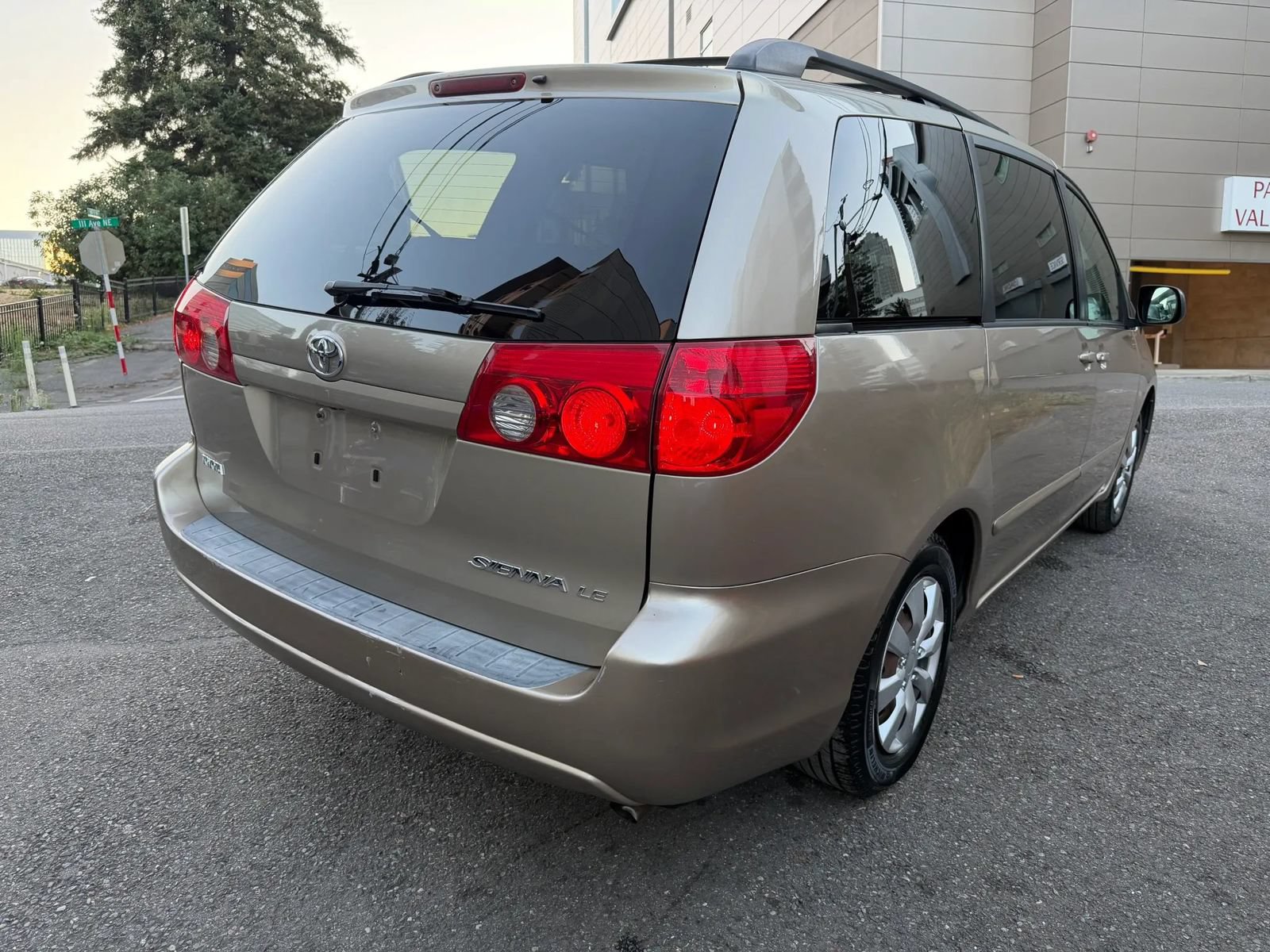 Used 2007 Toyota Sienna CE FWD image 6