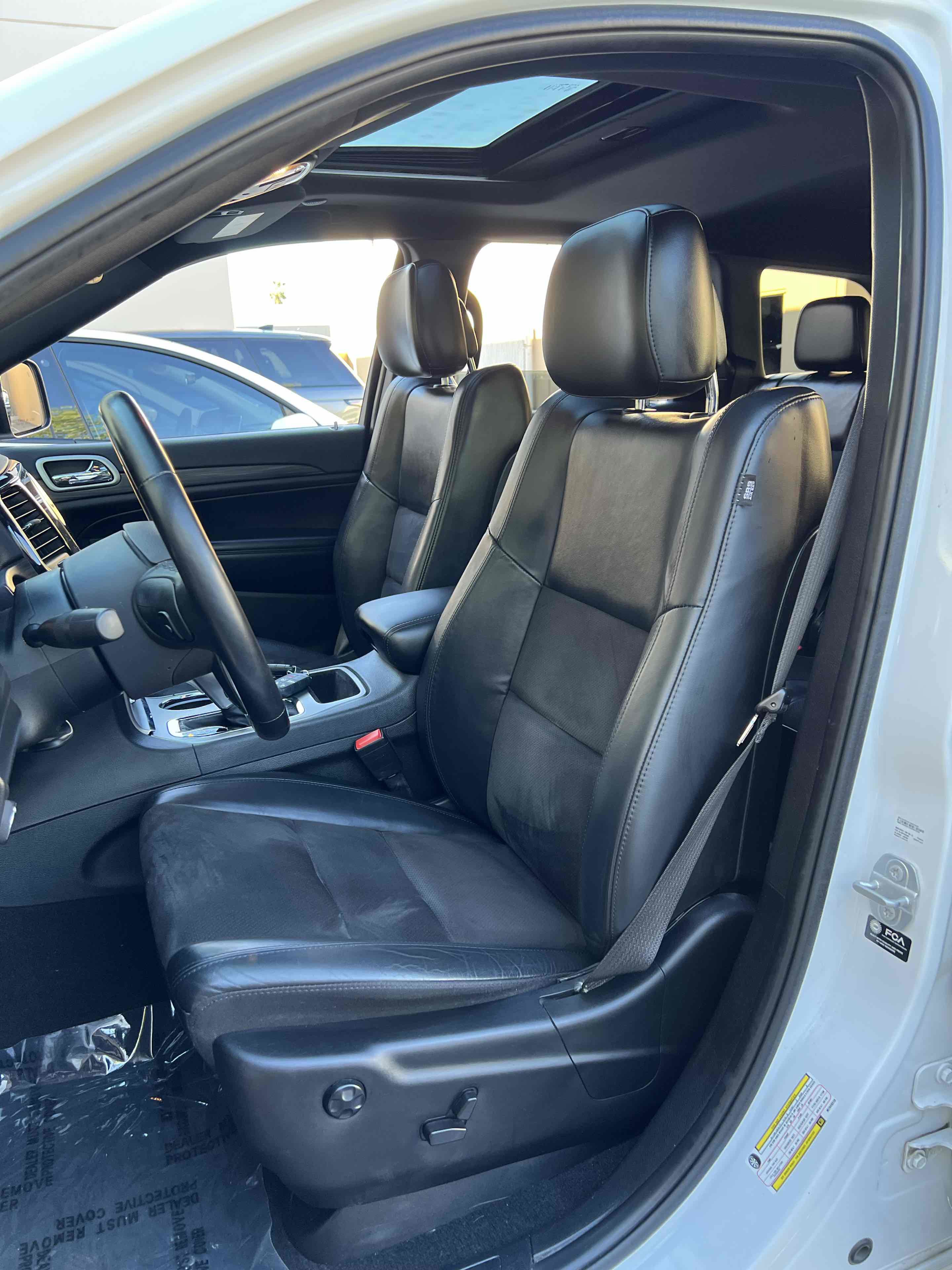 Used 2021 Jeep Grand Cherokee Laredo X image 28