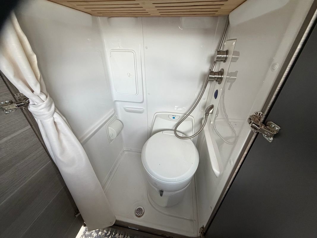 Used 2021 Mercedes-Benz Sprinter 2500 image 23