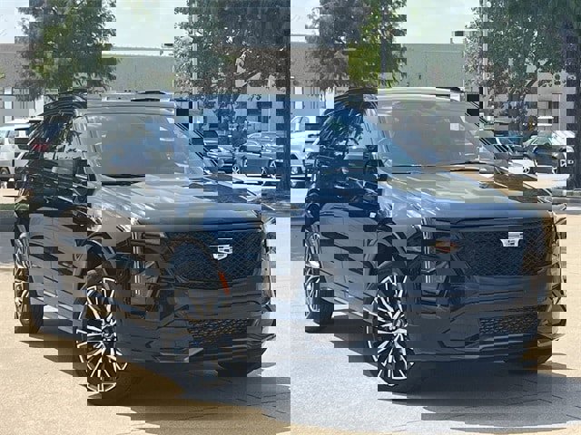 Used 2024 Cadillac XT4 Sport image 2