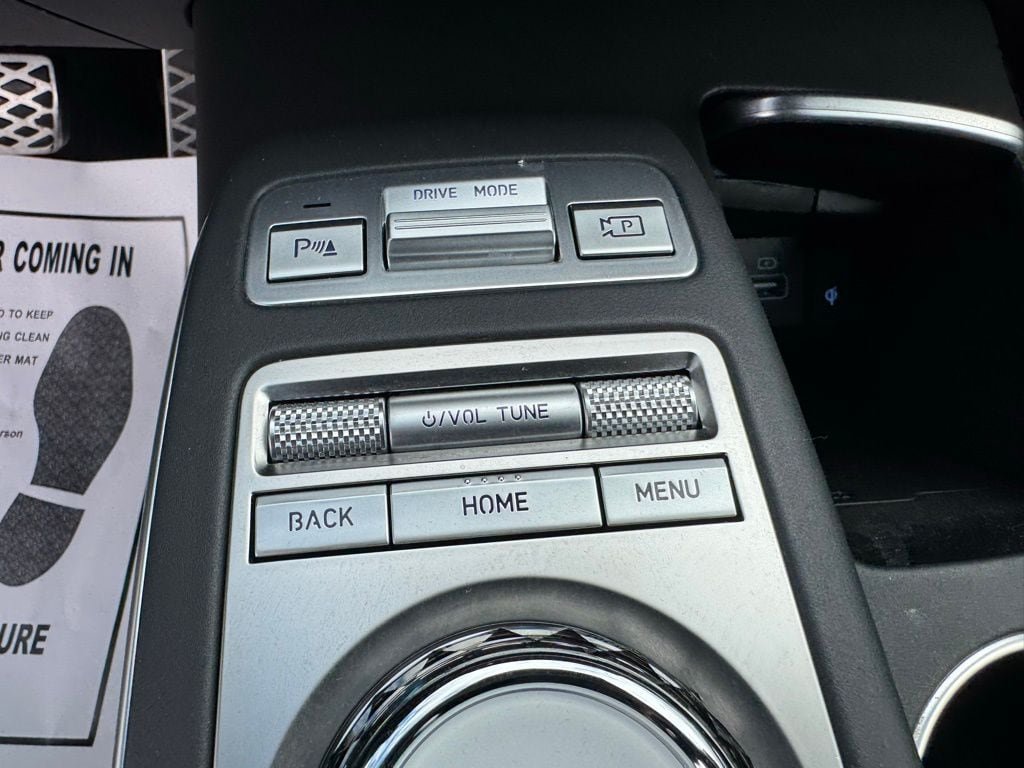 Used 2025 Genesis GV70 3.5T Sport AWD/4WD image 29