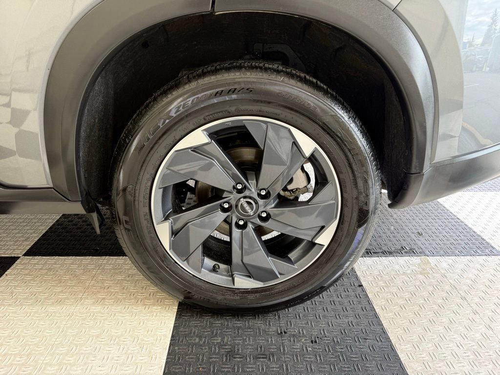 Used 2025 Nissan Rogue SV image 11