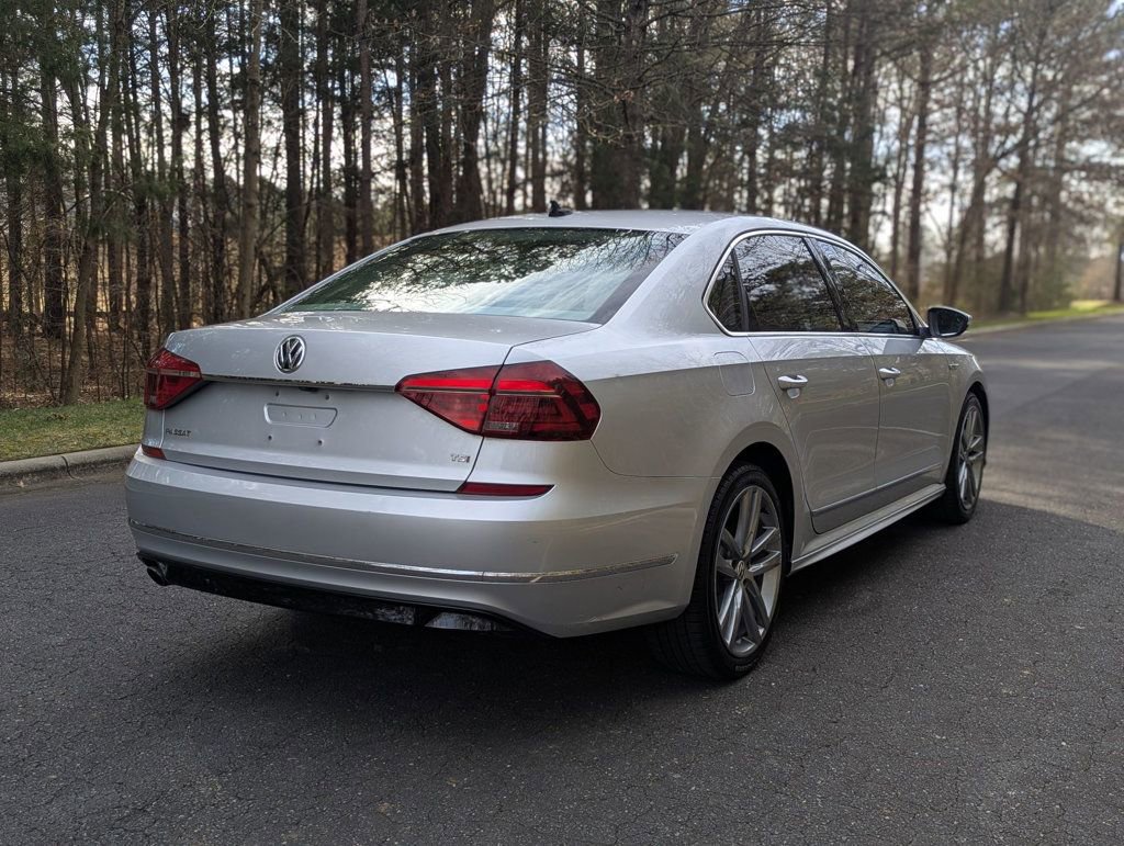Used 2017 Volkswagen Passat 1.8T R-Line w/ R-Line Lighting Package image 8